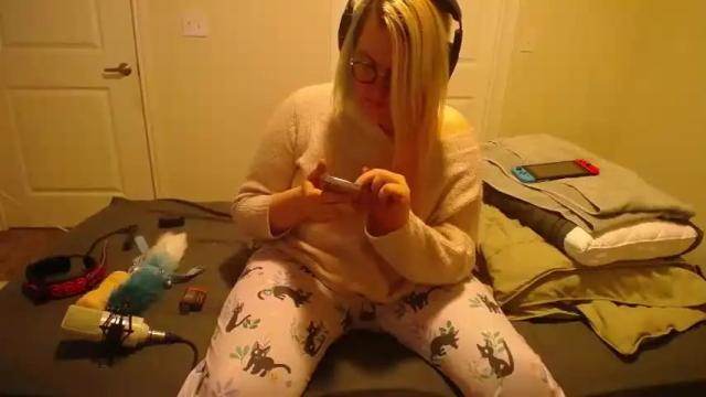 Image 3 of artemisflowers Stream on Chaturbate on 18 months ago