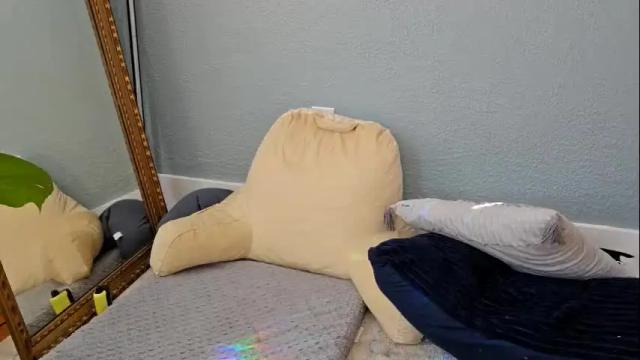 Image 6 of artiepaints Stream on Chaturbate on 1 month ago