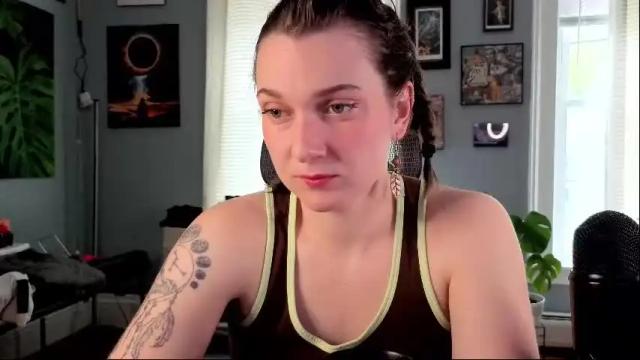 Image 3 of artiepaints Stream on Chaturbate on 1 month ago