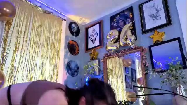 Image 7 of artiepaints Stream on Chaturbate on 9 days ago