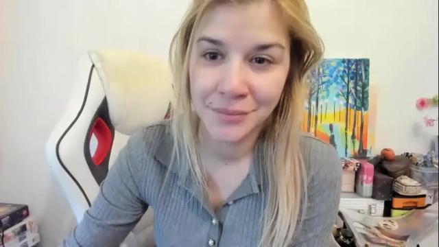 Image 3 of artsyandcraftsy_ Stream on Chaturbate on 1 month ago