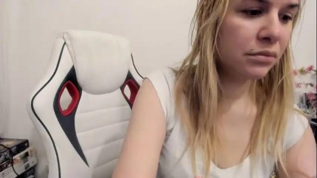 Image 2 of artsyandcraftsy_ Stream on Chaturbate on 20 days ago