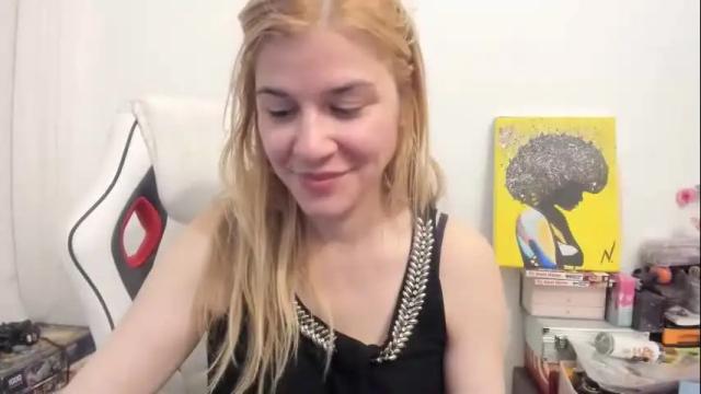 Image 4 of artsyandcraftsy_ Stream on Chaturbate on 1 month ago
