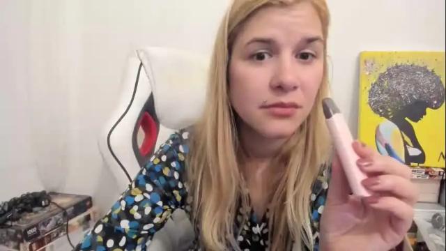 Image 3 of artsyandcraftsy_ Stream on Chaturbate on 1 month ago