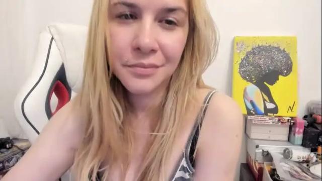Image 4 of artsyandcraftsy_ Stream on Chaturbate on 1 month ago
