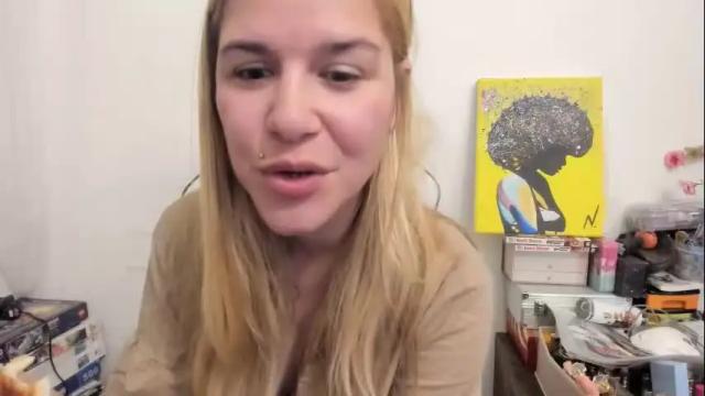 Image 3 of artsyandcraftsy_ Stream on Chaturbate on 1 month ago