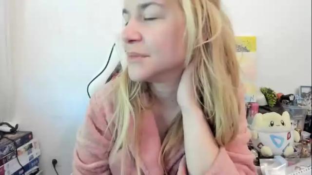 Image 10 of artsyandcraftsy_ Stream on Chaturbate on 26 days ago