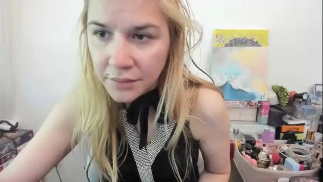 Image 2 of artsyandcraftsy_ Stream on Chaturbate on 25 days ago