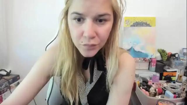 Image 7 of artsyandcraftsy_ Stream on Chaturbate on 25 days ago