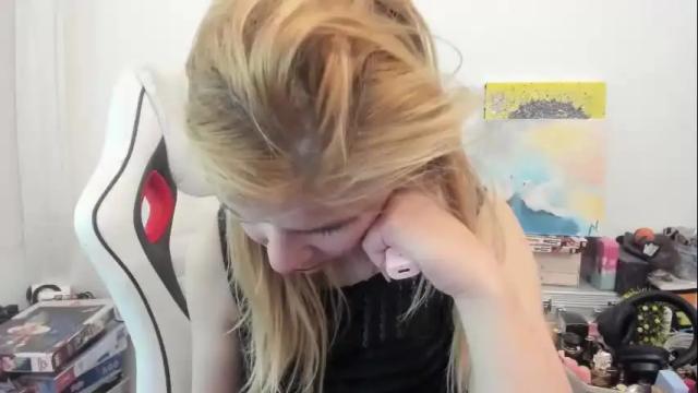 Image 4 of artsyandcraftsy_ Stream on Chaturbate on 24 days ago