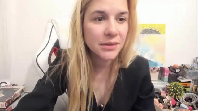 Image 3 of artsyandcraftsy_ Stream on Chaturbate on 23 days ago