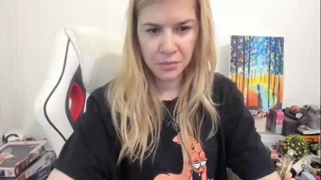 Image 4 of artsyandcraftsy_ Stream on Chaturbate on 21 days ago