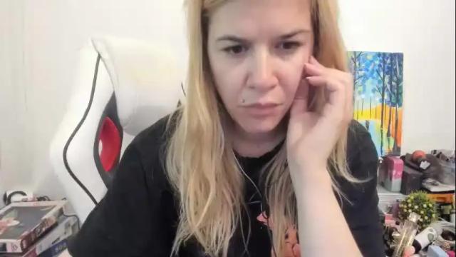 Thumbnail 2, artsyandcraftsy_'s Stream at Chaturbate, 21 days ago