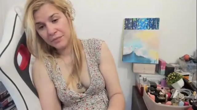 Image 10 of artsyandcraftsy_ Stream on Chaturbate on 18 days ago