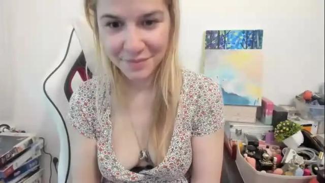 Image 4 of artsyandcraftsy_ Stream on Chaturbate on 18 days ago