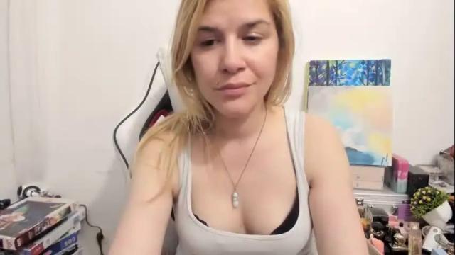 Image 12 of artsyandcraftsy_ Stream on Chaturbate on 16 days ago