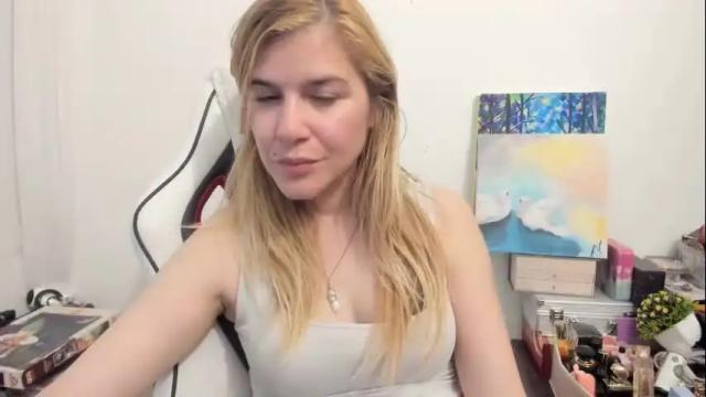 Image 2 of artsyandcraftsy_ Stream on Chaturbate on 16 days ago