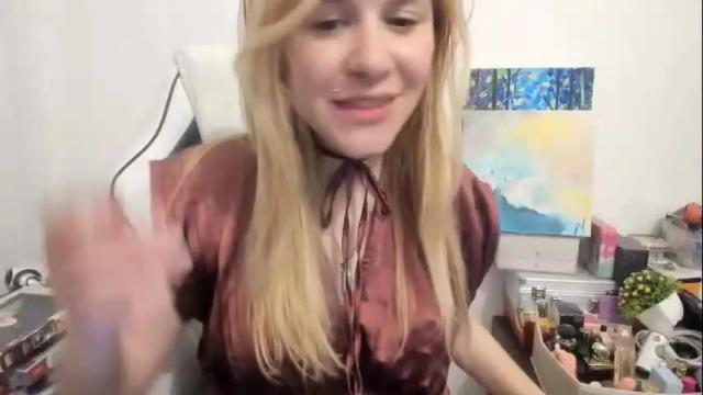 Image 3 of artsyandcraftsy_ Stream on Chaturbate on 15 days ago