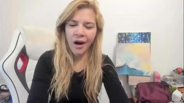 Image 3 of artsyandcraftsy_ Stream on Chaturbate on 13 days ago
