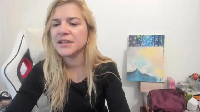 Image 4 of artsyandcraftsy_ Stream on Chaturbate on 13 days ago