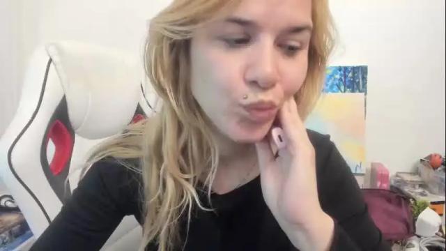 Image 8 of artsyandcraftsy_ Stream on Chaturbate on 13 days ago