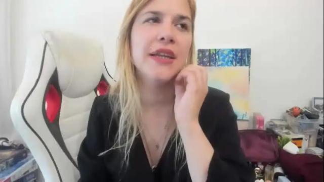 Image 10 of artsyandcraftsy_ Stream on Chaturbate on 12 days ago