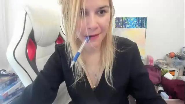 Image 12 of artsyandcraftsy_ Stream on Chaturbate on 12 days ago