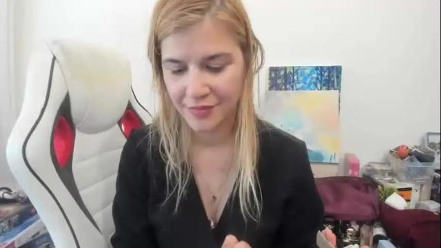 Image 6 of artsyandcraftsy_ Stream on Chaturbate on 12 days ago