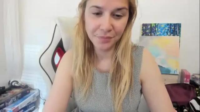 Image 2 of artsyandcraftsy_ Stream on Chaturbate on 11 days ago
