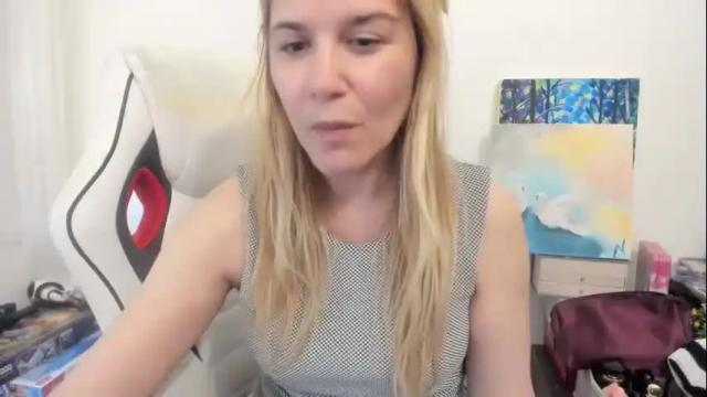 Image 6 of artsyandcraftsy_ Stream on Chaturbate on 11 days ago