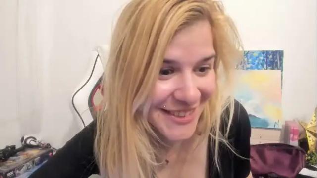 Image 4 of artsyandcraftsy_ Stream on Chaturbate on 10 days ago