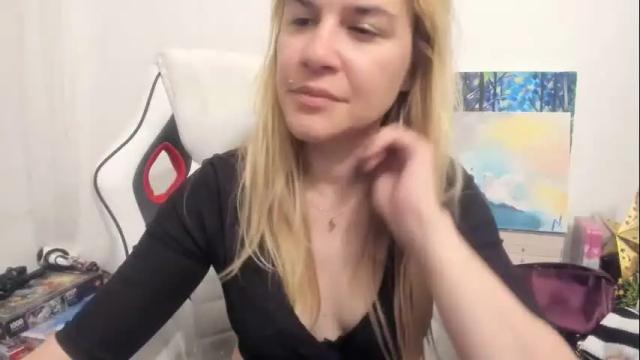 Image 6 of artsyandcraftsy_ Stream on Chaturbate on 10 days ago