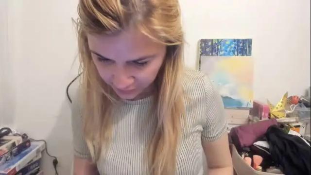 Image 4 of artsyandcraftsy_ Stream on Chaturbate on 9 days ago