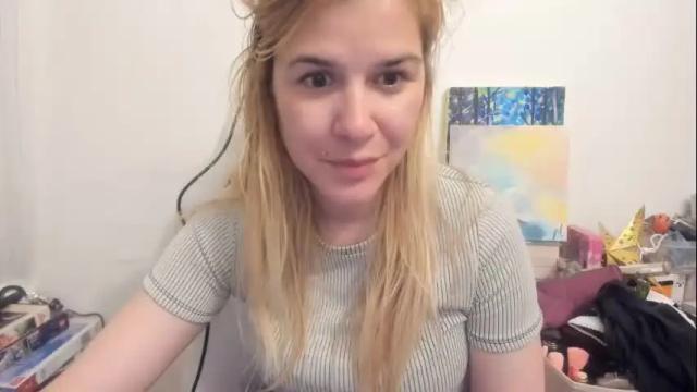 Image 7 of artsyandcraftsy_ Stream on Chaturbate on 9 days ago