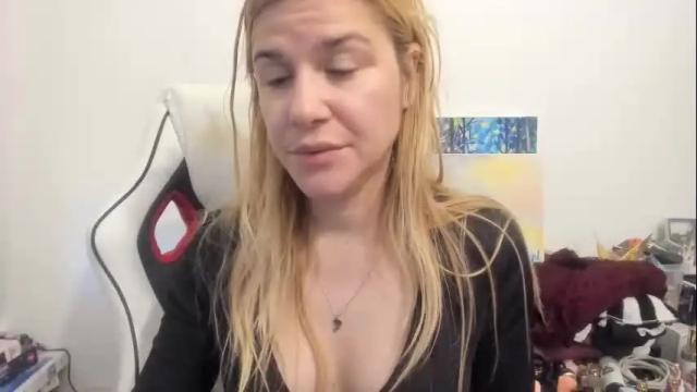 Image 6 of artsyandcraftsy_ Stream on Chaturbate on 6 days ago