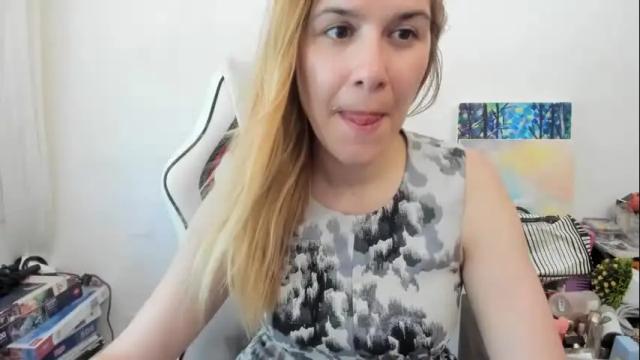 Image 2 of artsyandcraftsy_ Stream on Chaturbate on 2 days ago