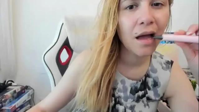 Image 4 of artsyandcraftsy_ Stream on Chaturbate on 2 days ago