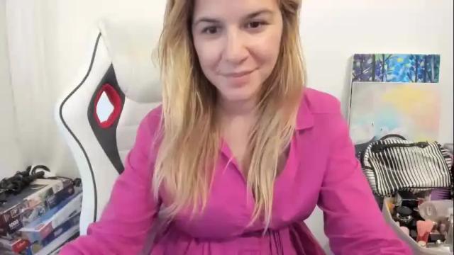 Image 3 of artsyandcraftsy_ Stream on Chaturbate on 1 day ago