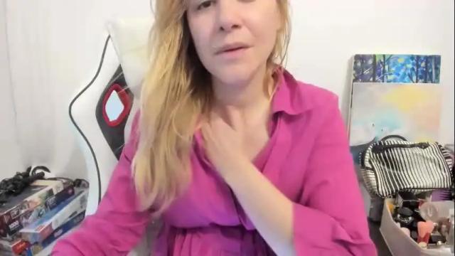 Image 7 of artsyandcraftsy_ Stream on Chaturbate on 1 day ago