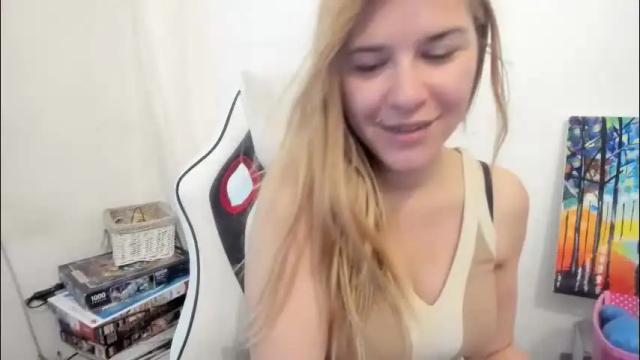 Image 3 of artsyandcraftsy_ Stream on Chaturbate on 28 days ago