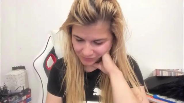 Image 6 of artsyandcraftsy_ Stream on Chaturbate on 1 month ago