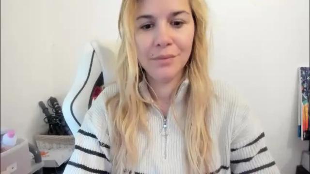 Image 3 of artsyandcraftsy_ Stream on Chaturbate on 1 month ago