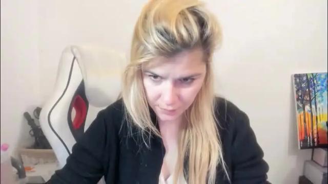 Image 6 of artsyandcraftsy_ Stream on Chaturbate on 1 month ago