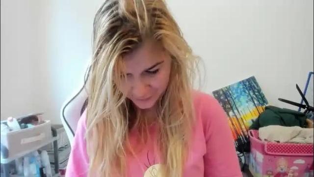 Image 10 of artsyandcraftsy_ Stream on Chaturbate on 22 days ago