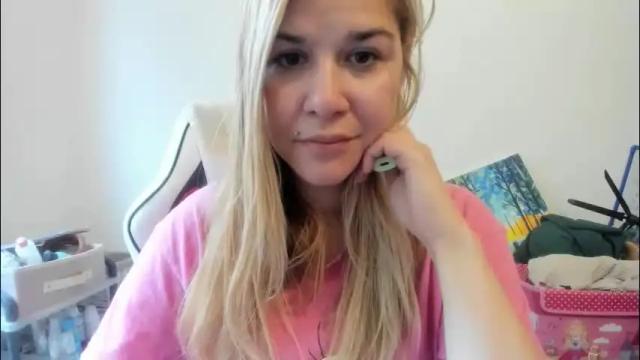 Image 12 of artsyandcraftsy_ Stream on Chaturbate on 22 days ago