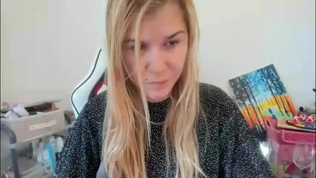 Image 3 of artsyandcraftsy_ Stream on Chaturbate on 17 days ago
