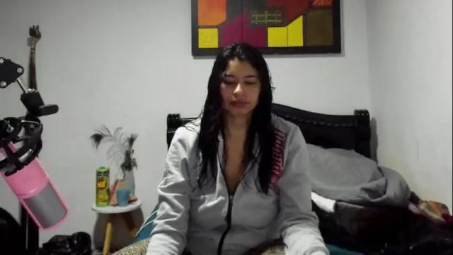 Image 3 of arya_miller Stream on Chaturbate on 8 months ago
