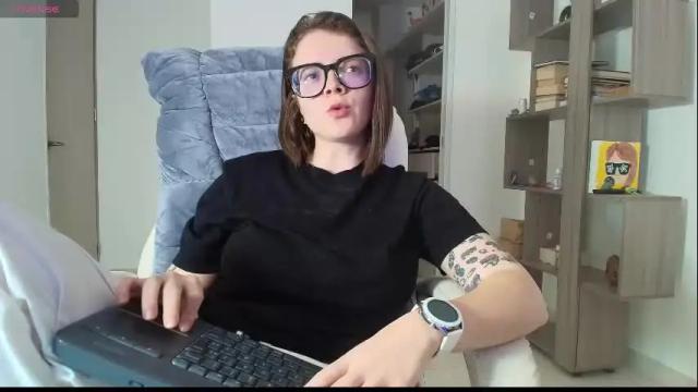 Image 2 of arya_starkw Stream on Chaturbate on 3 months ago