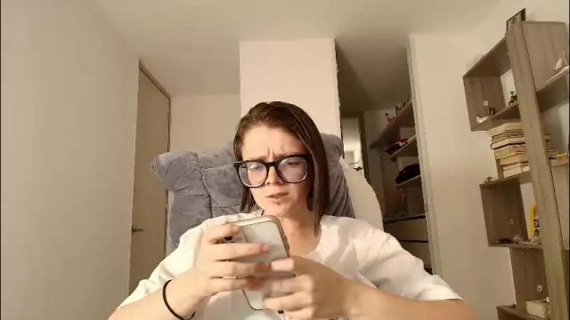 Image 3 of arya_starkw Stream on Chaturbate on 1 month ago