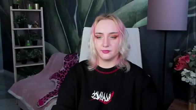 Image 2 of asheluck Stream on Chaturbate on 2 months ago